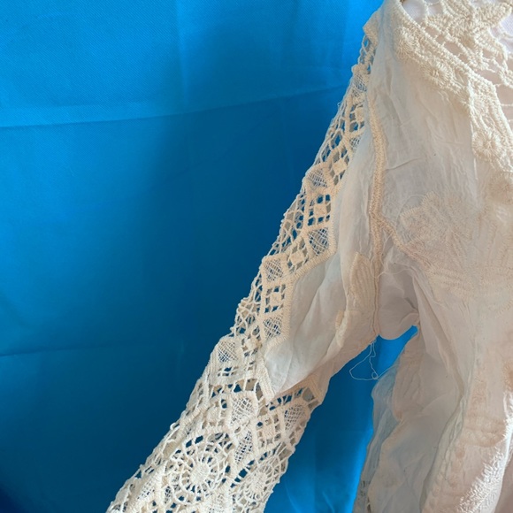 Mexican, Bone color lace blouse made in Mexico - Picture 3 of 3